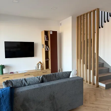 Roku Leba *
